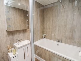 A bathroom featuring a bathtub and sink at Pearl Stone House in Whitby
