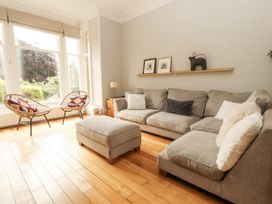 A living room with a sofa and armchairs at 43 Station Road in Keswick
