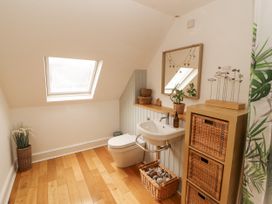 A bathroom with sink and toilet at 43 Station Road in Keswick