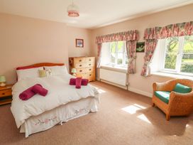 A bedroom with a bed and chest of drawers at Tremorla in Boscastle