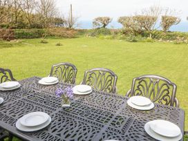 A garden with a table set for dining at Tremorla in Boscastle
