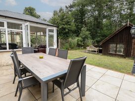 A garden with a table and chairs at The Anchorage in Hoveton & Wroxham