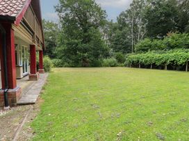 A garden with grass and trees at The Anchorage in Hoveton & Wroxham