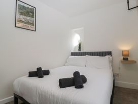 A bedroom with a bed and towels arranged at Penny Farthing Inn Aston Crews near Ross-On-Wye