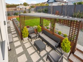 A garden with seating area and lawn at 70 Deganwy Road in Deganwy