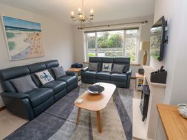 A living room with sofas and a coffee table at Byron’s Retreat in Crantock