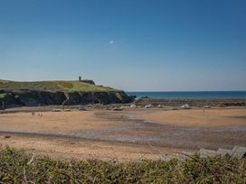 A beach with boats and people at Billy's Barn Bradworthy
