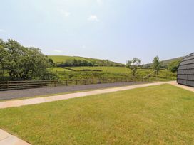 An outdoor area with grass and trees at Black Moss in Nelson