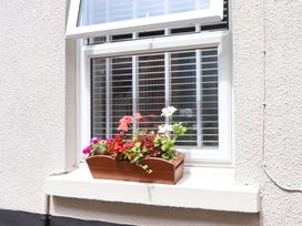 A window with a flower box at Kenny Cottage, Dawlish