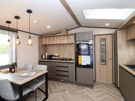 Hazelnut Lodge - Cotswolds - 1177502 - thumbnail photo 12