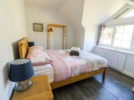 A bedroom with a bed and bedside table at The Gatekeepers Cottage - Skerry Vore Bryn Pydew near Llandudno Junction