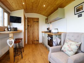 A kitchen with a bar stir at Defaid Cymreig Oswestry