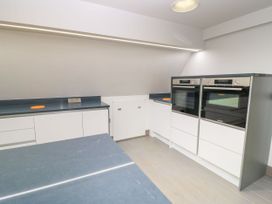 A kitchen with ovens and countertop at Silver Copse Frilford Heath Near Abingdon