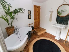 A bathroom with a bathtub and sink at 18 Main Street