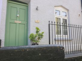 An entrance with a green door and a window at The Hideaway
