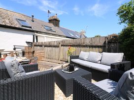 A garden with a seating area and a coffee table at The Hideaway