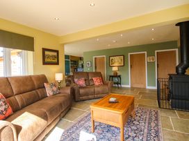 A living room with a sofa and coffee table at Dingle in Cleobury Mortimer