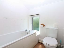 A bathroom with a bathtub and toilet at Disgwylfa Sarn Mellteyrn