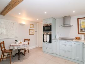A kitchen with a table and chairs at Magdalen Cottage in Hook Norton