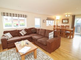 James Ville Marina Lodge 7 - Lincolnshire - 1177761 - thumbnail photo 5