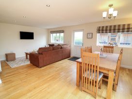 James Ville Marina Lodge 7 - Lincolnshire - 1177761 - thumbnail photo 6