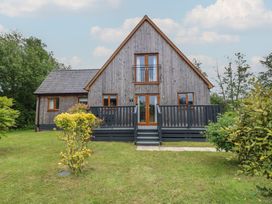 A house with a deck and garden at Lodge 13 in Brigg