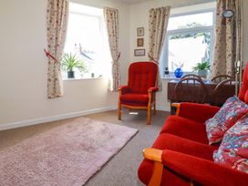 A living room with chairs and a table at Chyancrowse in Gulval