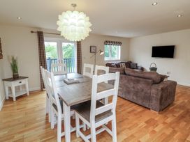 James Ville Marina Lodge 14 - Lincolnshire - 1177805 - thumbnail photo 6