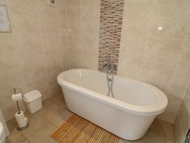 James Ville Marina Lodge 14 - Lincolnshire - 1177805 - thumbnail photo 11