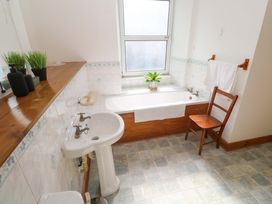 A bathroom with a sink and bathtub at Chyandaunce in Gulval