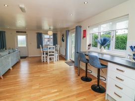A dining room with a table and chairs at Lodge 21 in Brigg
