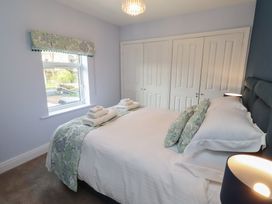A bedroom with bedding and towels at Linn Cottage in Hexham