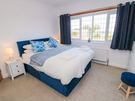 A bedroom with a double bed and desk at 60 Muston Road in Filey