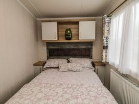 A bedroom with a bed and shelf at Kelly's Retreat in Scarborough