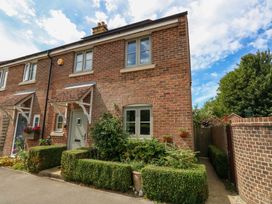 A house exterior with windows and garden at 31 Bull Lane Dorchester