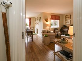 A living room with a table and chairs at 31 Bull Lane in Dorchester