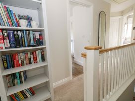 A hallway with a bookshelf and mugs at 31 Bull Lane Dorchester