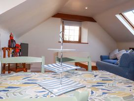 A living room with a table and chairs at The Stables in Falmouth
