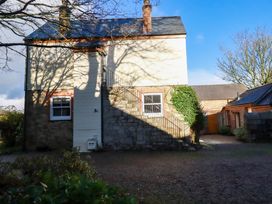 A building with stairs and windows at The Hayloft in Falmouth