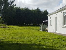 A garden with a house and grass at Carrowreagh in Aclare, County Sligo