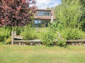 A house with a garden and ferns at Garden Cottage in Wellington Heath near Ledbury