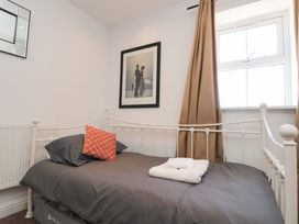 A bedroom with a single bed and a window at Farriers Cottage in Bridlington