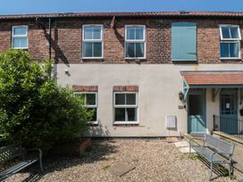 A front view of a house with windows and a door at 2 Londesborough Mews Bridlington