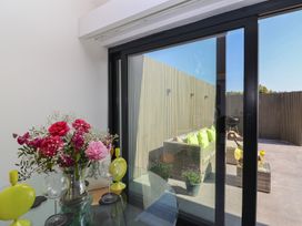 A balcony with a table and flowers at Noflash Malpal in Bristol