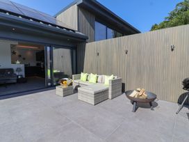 An outdoor seating area with a sofa and a fire pit at Noflash Malpal in Bristol