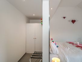 A bedroom with a bed and wardrobe at Noflash Malpal in Bishop Sutton