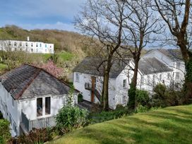 View of houses and garden at Tater-Du in Porthcurno near Land’s End