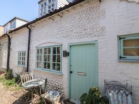 Buttercup - Norfolk - 1178380 - thumbnail photo 1