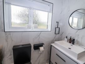 A bathroom with a sink and toilet at Holly Farm in Brantham