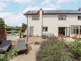 An outdoor area with seating and plants at Holly Farm in Brantham